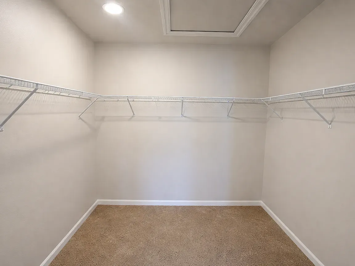3 bed, 1962 sqft, $3,399 — Photo 2