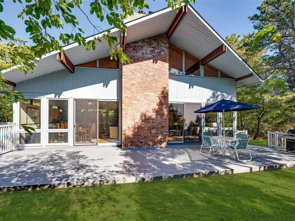 204 Head Of Pond Rd, Water Mill, NY 11976