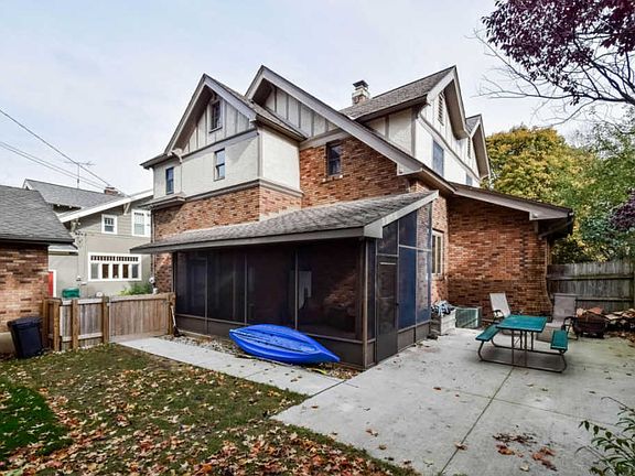 2nd image of 549 Rosewood Ave SE