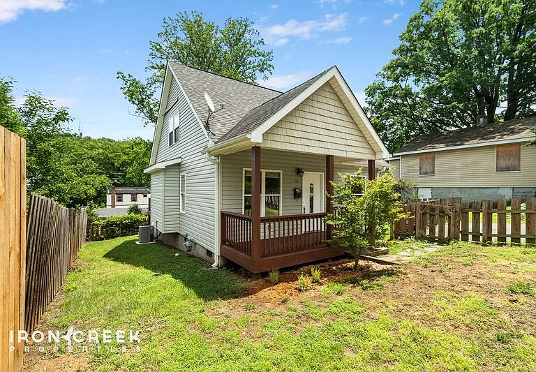 30 Olive St — Photo 2