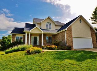 7930 Hunters Ridge Rd, Lincoln, NE 68516