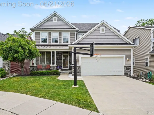 220 Turnberry Ct, Milford, MI 48381
