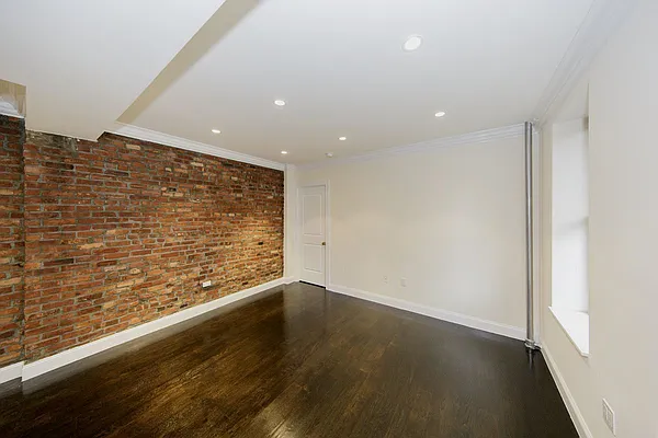 Rented by Oxford Property Group | media 12