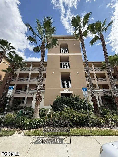 2 bed, 2.0 bath, 1235 sqft, $5,500 — Photo 1