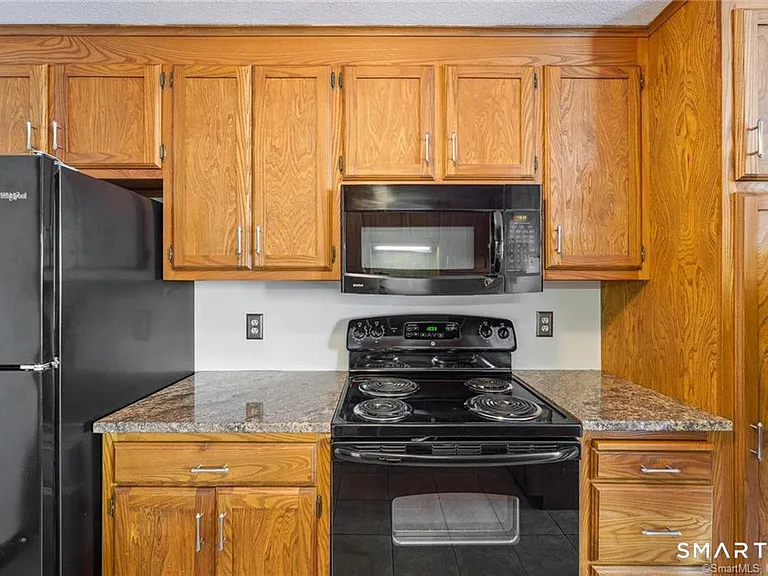 17 Oak Forest Dr #2 — Photo 5