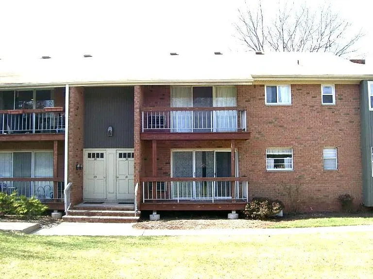 16 Deanna Dr #32 — Photo 1
