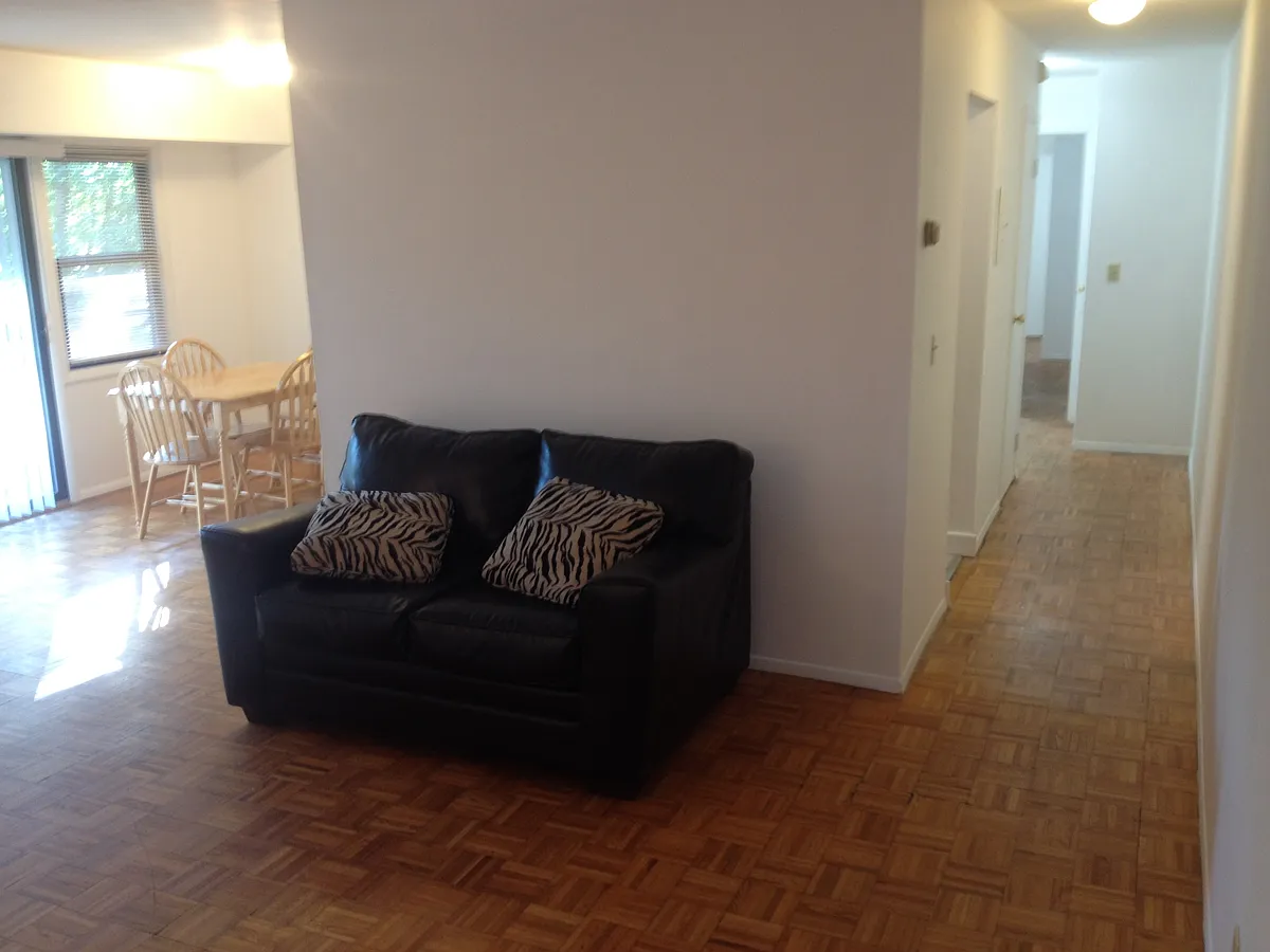 Building Photo - 407 Lake St #B21