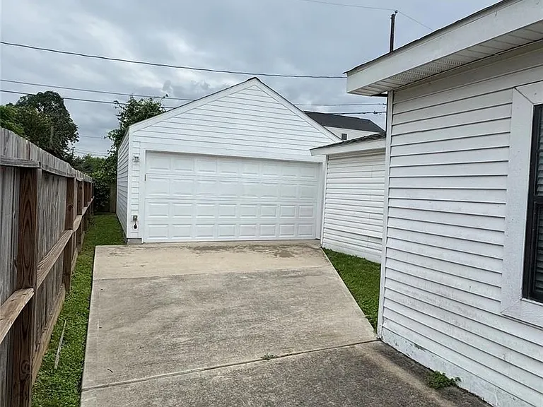 221 Hyta St — Photo 32
