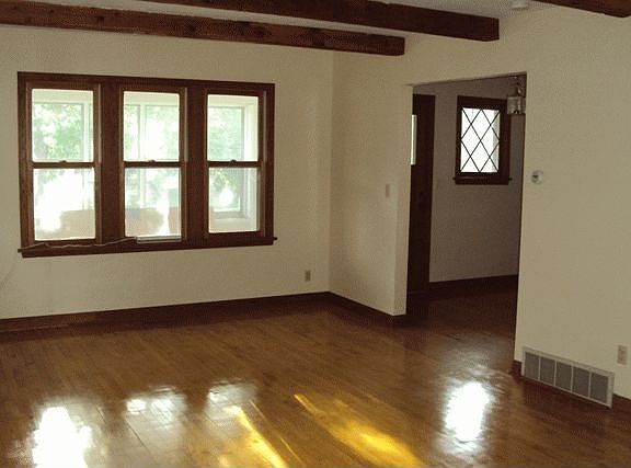 2nd image of 906 Oakdale Ave