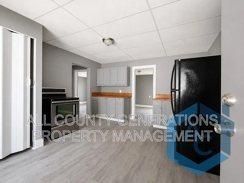 2 bed, 1.0 bath, $1,000 — Photo 2