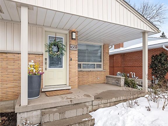 3rd image of 60 Kenwood Dr