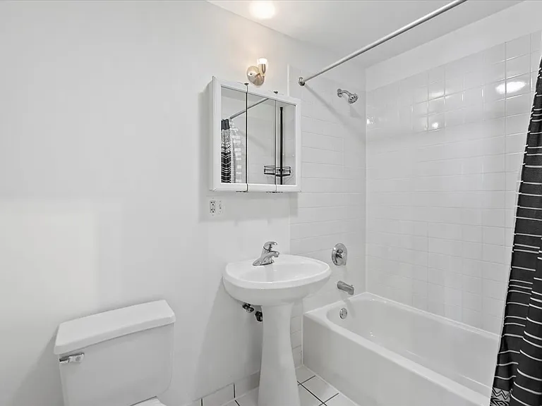 1822 S Bishop St #309 — Photo 9
