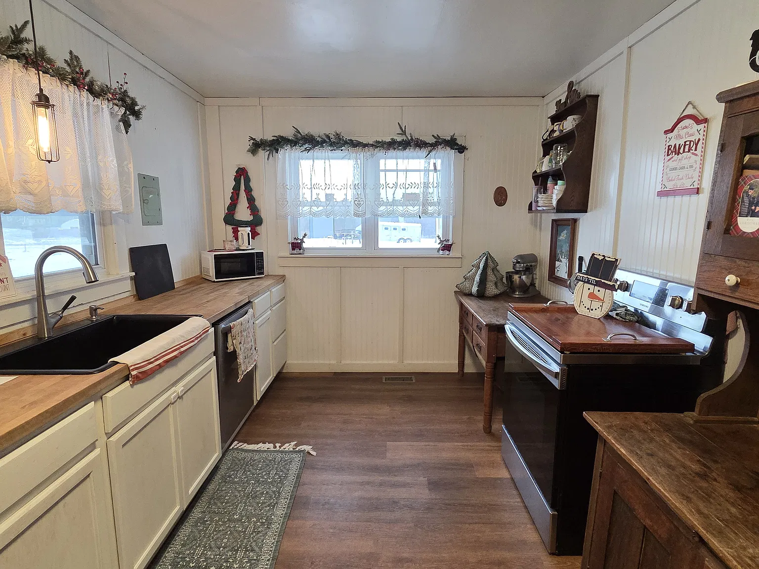 3 bed, 2400 sqft, $1,500 — Photo 2