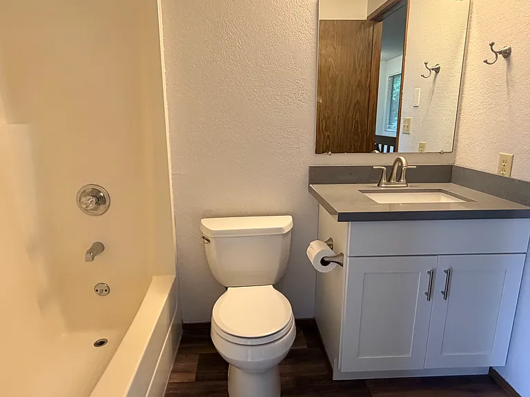 335 SE Clark St #B — Photo 9