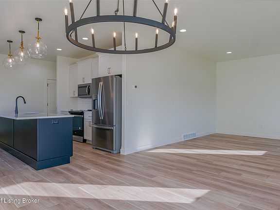5th image of 3385 Cody Dr