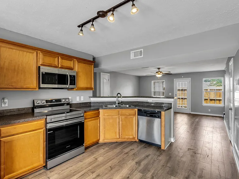 414 Arapaho Dr — Photo 9