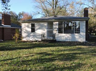 40 Grays Ln, Decatur, IL 62526