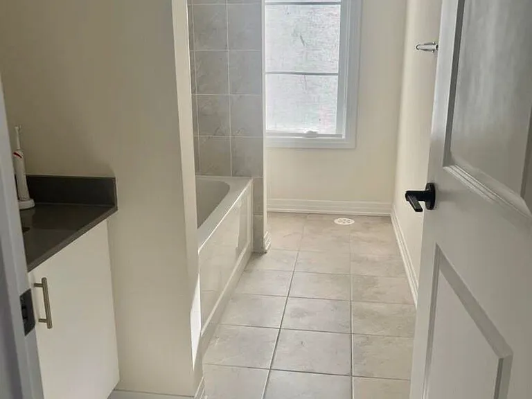 180 De La Roche Dr — Photo 15