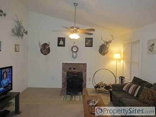 3rd image of 9052 Woods Edge Dr