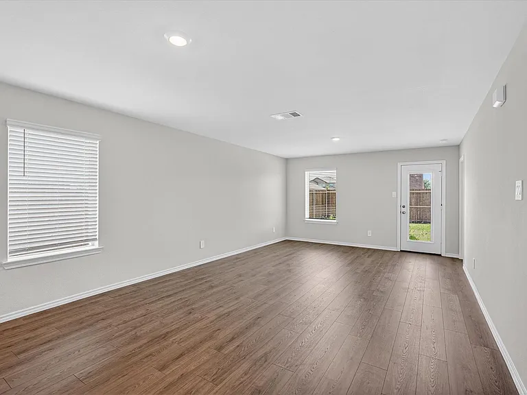 1818 Potomac Ln — Photo 5