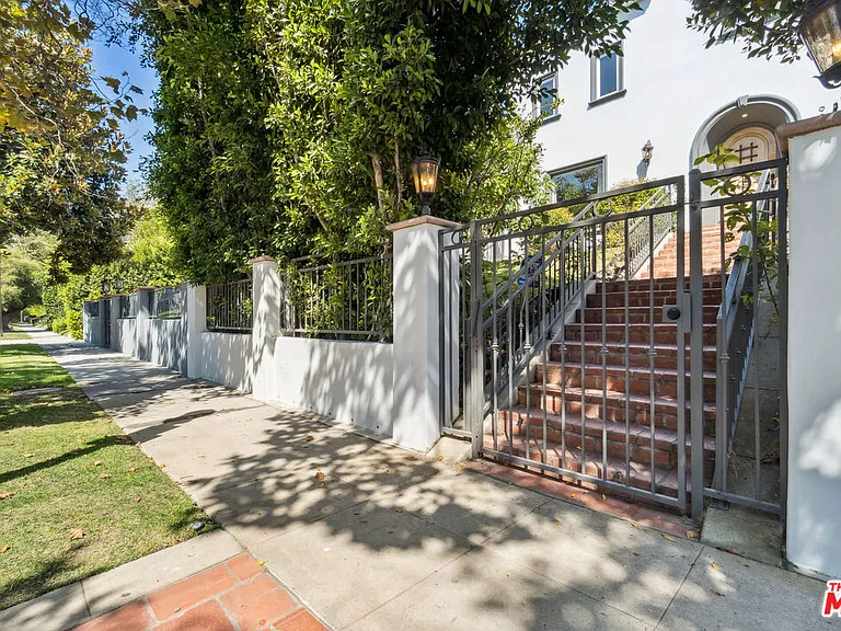 956 S Longwood Ave — Photo 45