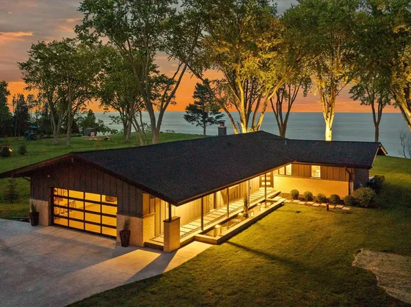 13464 N Lakewood DRIVE, Mequon, WI 53097