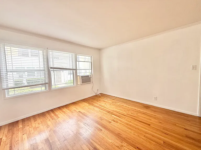 2453 Silver Lake Blvd Property — Photo 11