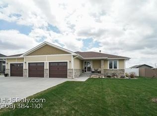 1505 Rainbow Rd, Grand Island, NE 68801