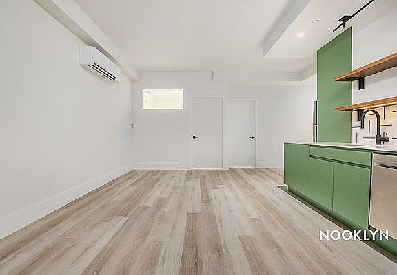 4th image of 1510 Gates Ave #721