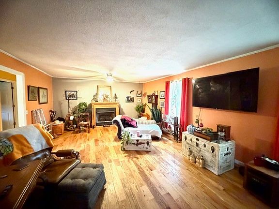 3rd image of 2575 Spur Rd