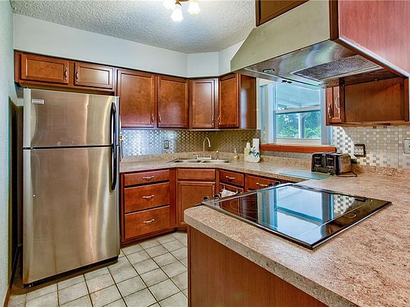 5th image of 3130 Utah Dr