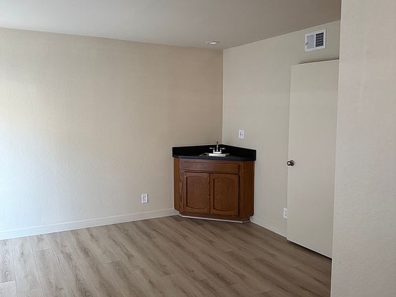3rd image of 544 E Magnolia Blvd APT A
