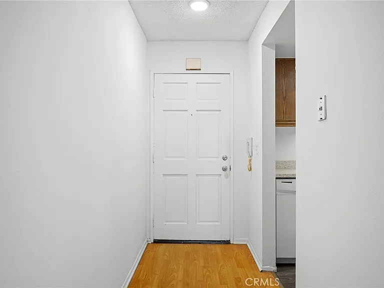 330 Pioneer Dr #7 — Photo 3