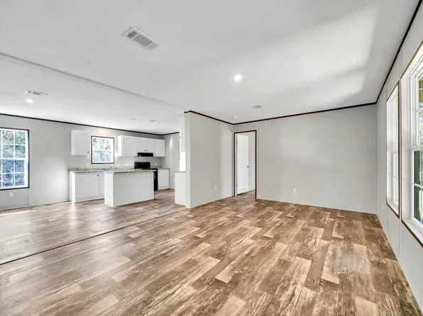 290 Lee Ann Ln, Defuniak Springs, FL 32433