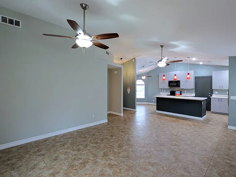 143 S Willow Creek St — Photo 14