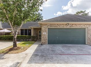 725 Cedarwood Dr, Friendswood, TX 77546