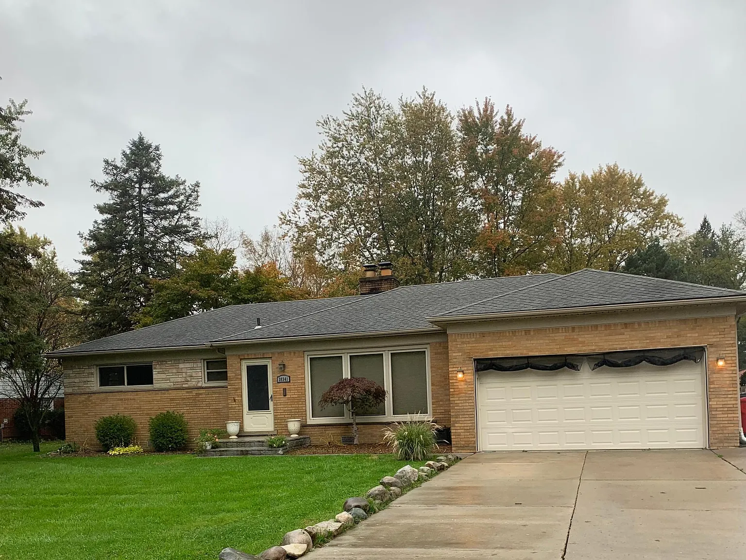 3 bed, 1.5 bath, 1429 sqft, $2,265 — Photo 1