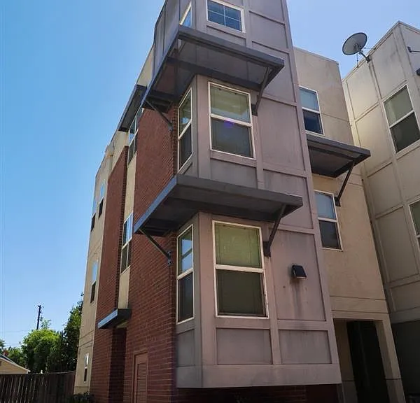 263 McDowell Ln — Photo 1