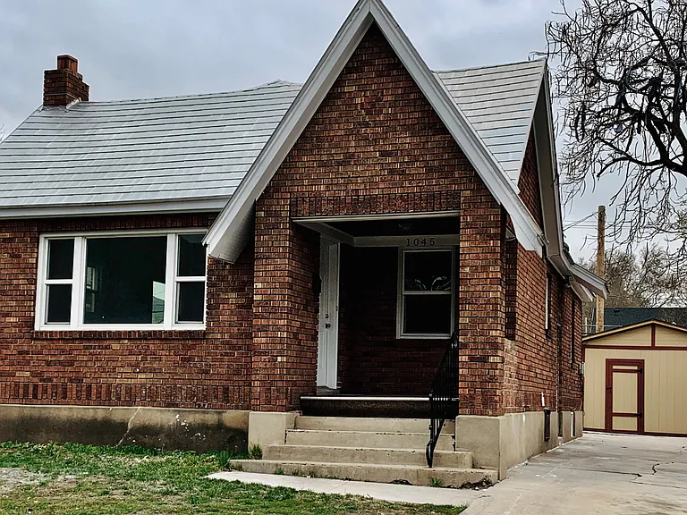 1045 Capitol St — Photo 1