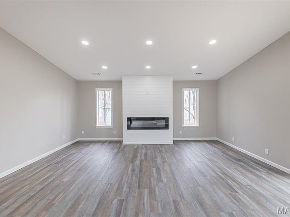 4th image of 2630 Woodstone Dr