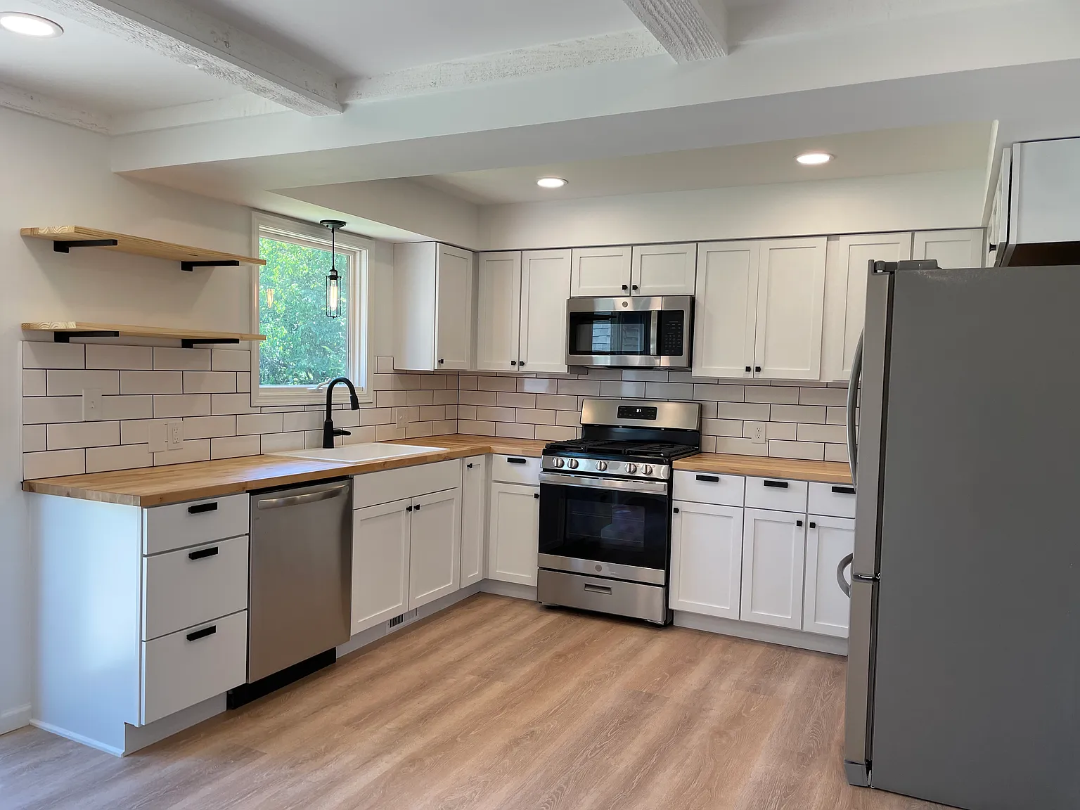 2 bed, 1.5 bath, 1600 sqft, $1,900 — Photo 4