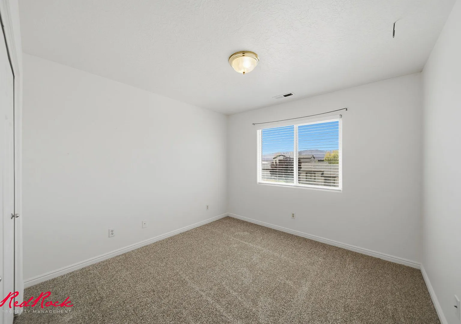 Spacious 3 Bedroom Townhome — Photo 4