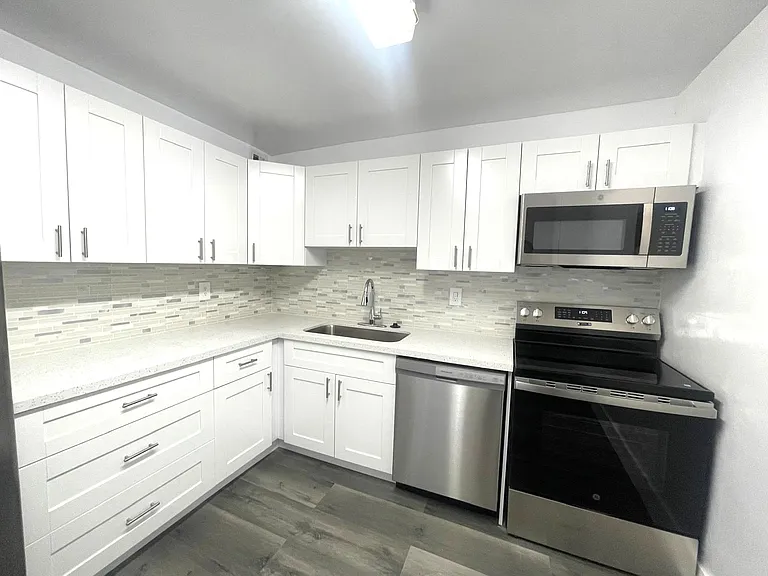 2450 NE 135th St #209 — Photo 7