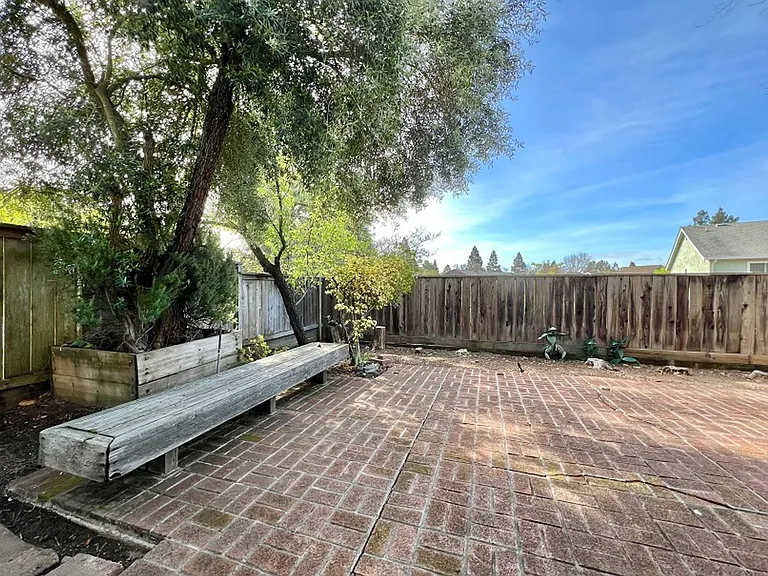 485 Trout Ct — Photo 29