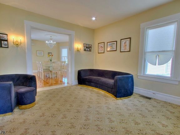4th image of 49 Bond St
