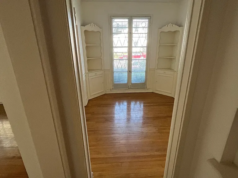 141 1/2 S Sweetzer Ave — Photo 11