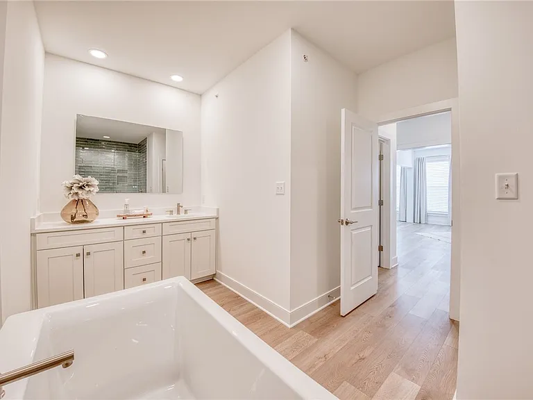 304 Highbridge Ln — Photo 20