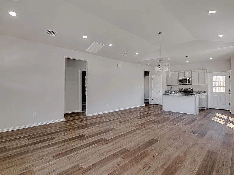 1649 E Terrell Ave — Photo 5
