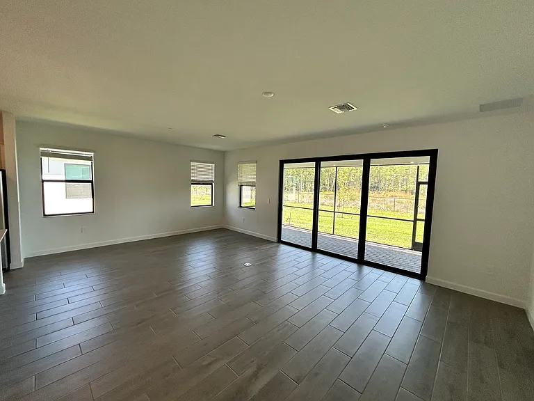 19278 Hinkley Dr — Photo 2