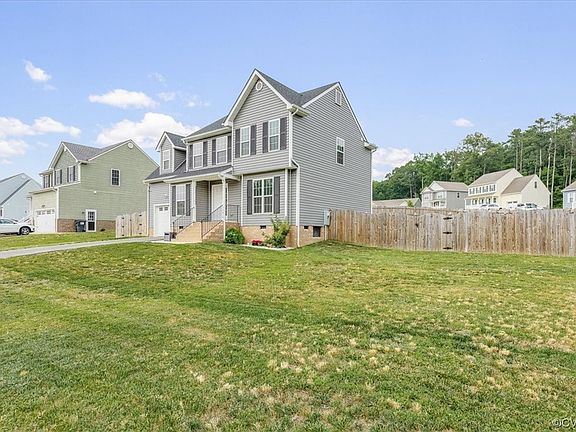 3rd image of 14019 Laketree Dr